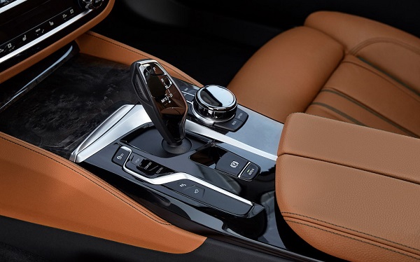 autelvn-chao-don-bmw-5-series-the-he-moi-2017-14