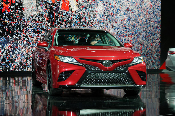 hinh-anh-thuc-te-cua-toyota-camry-2018-11