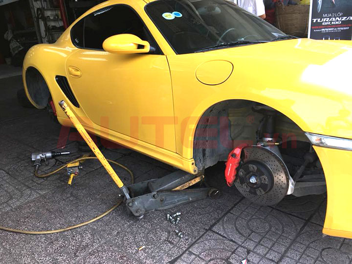Cài đặt cảm biến áp suất lốp Porsche Cayman 2007