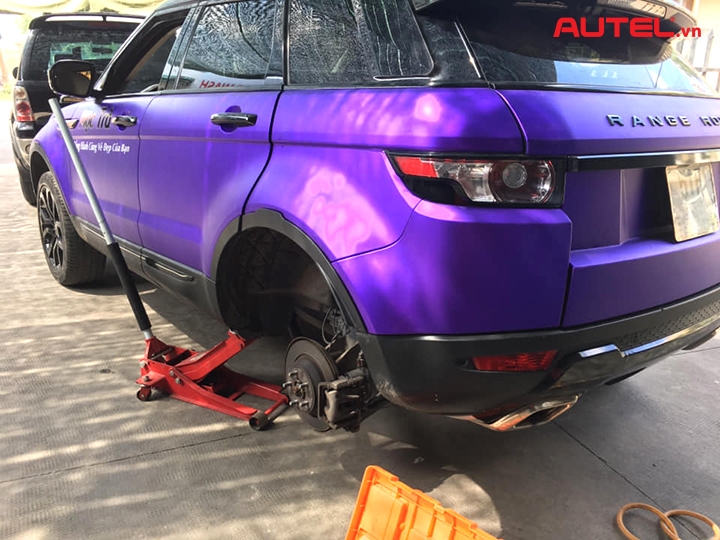 thay-cam-bien-ap-suat-lop-range-rover-evoque-2013-3