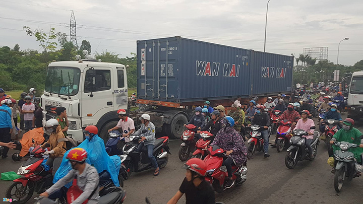 xe-container-co-de-bi-mat-thang