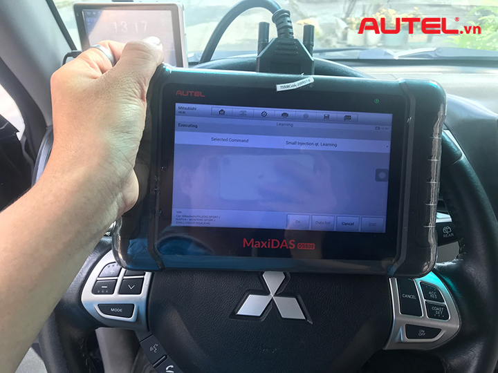 autel-ds808-hoc-lai-kim-phun-may-dau-mitsubishi-pajero-sport-2